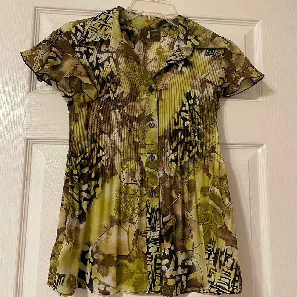 Cute lightweight flowy top